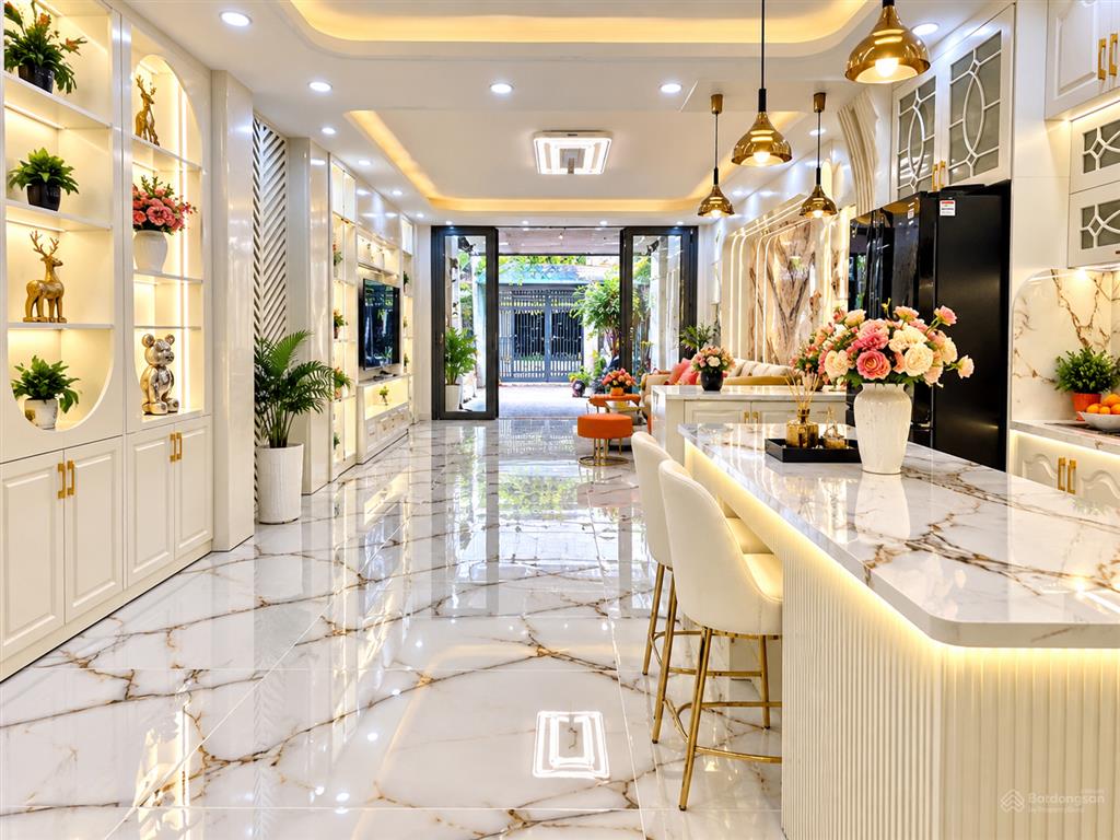 Nhà mặt tiền đào tông nguyên, 5x23, giá 10,9 tỷ. nhà đẹp 3 tầng đầy đủ nội thất