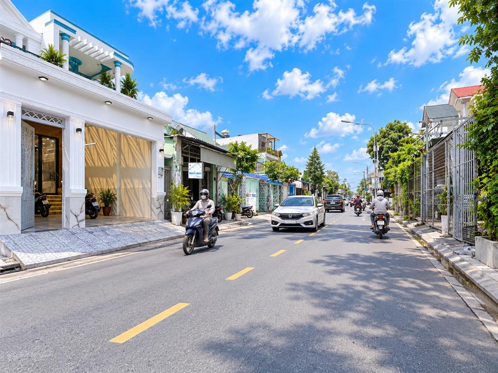 Nhà mặt tiền đào tông nguyên, 5x23, giá 10,9 tỷ. nhà đẹp 3 tầng đầy đủ nội thất