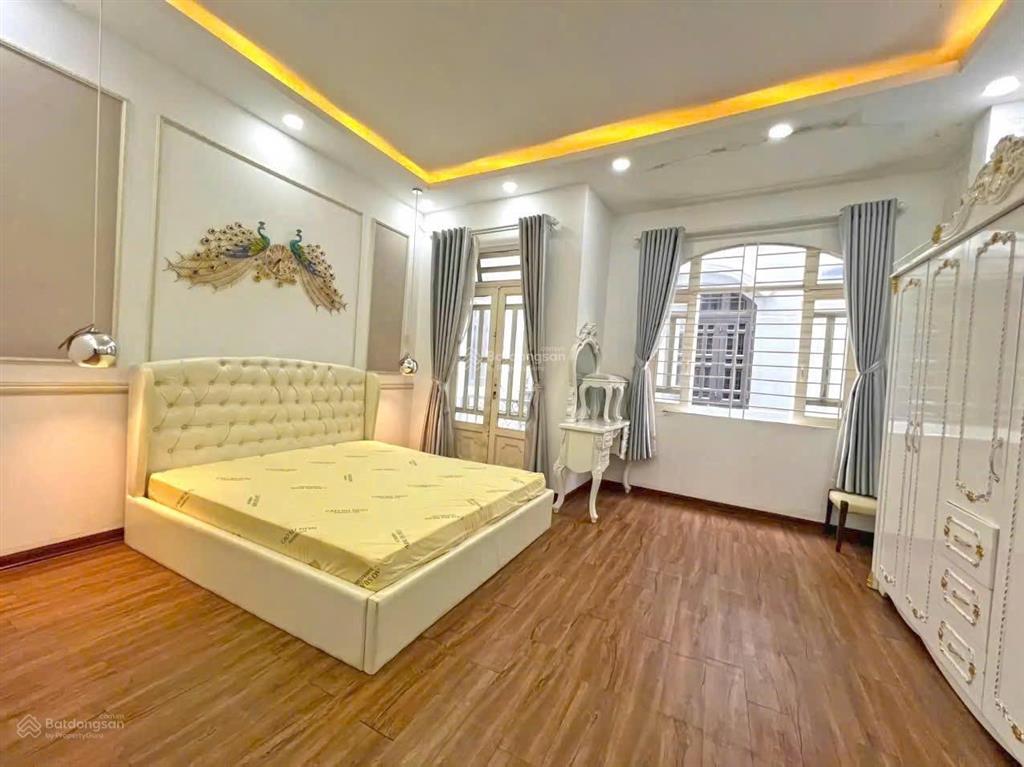 Quận 7. nhà đẹp 5x10, 3 tầng, giá chỉ hơn 5 tỷ