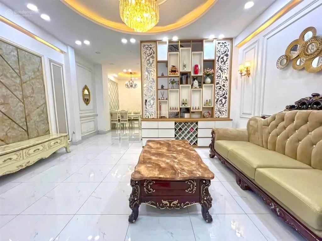 Quận 7. nhà đẹp 5x10, 3 tầng, giá chỉ hơn 5 tỷ