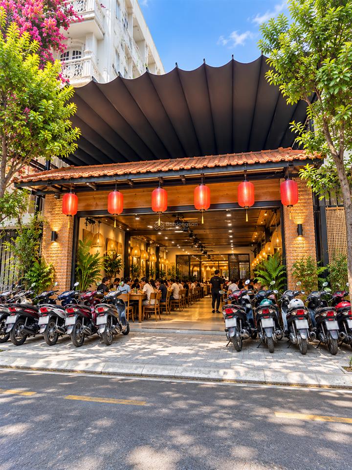 Ngân hàng thanh lý  mặt tiền đường hoa lan 8x16  gần phan xích long  giá 39,9 tỷ