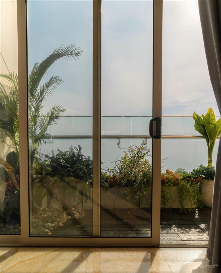 Cho thuê căn hộ vip 4 phòng ngủ  the costa nha trang (for rent)