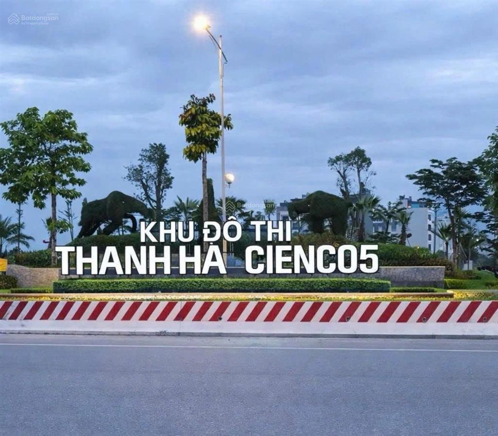 Bán biệt thự 225m2 hướng đông. mặt nhìn trường cấp 3