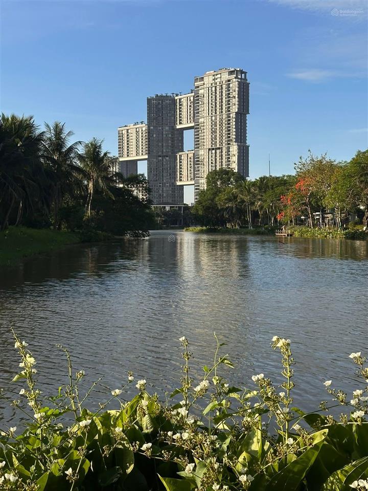Gia đình có căn 3 ngủ sân vườn tòa sky forest đã nội thất liền tường bán