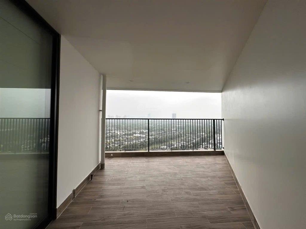 Gia đình có căn 3 ngủ sân vườn tòa sky forest đã nội thất liền tường bán