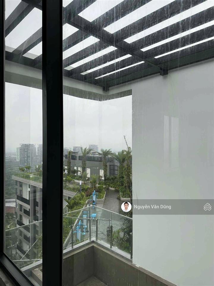Sky villas trần cao 8m view btđ có bể bơi view sân vườn vài trăm m2. pkd 0918 114 ***