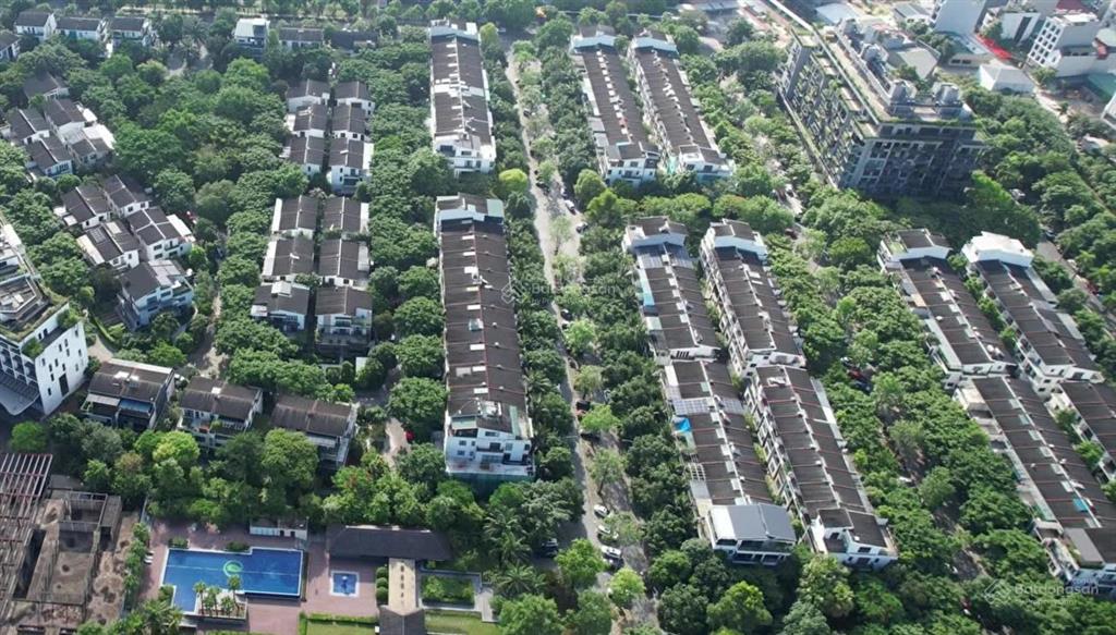 Cho thuê cả nhà phố ecopark  đường 30m  nhà đẹp vỉa hè rộng. 320m² sàn. chỉ 2x triệu/tháng
