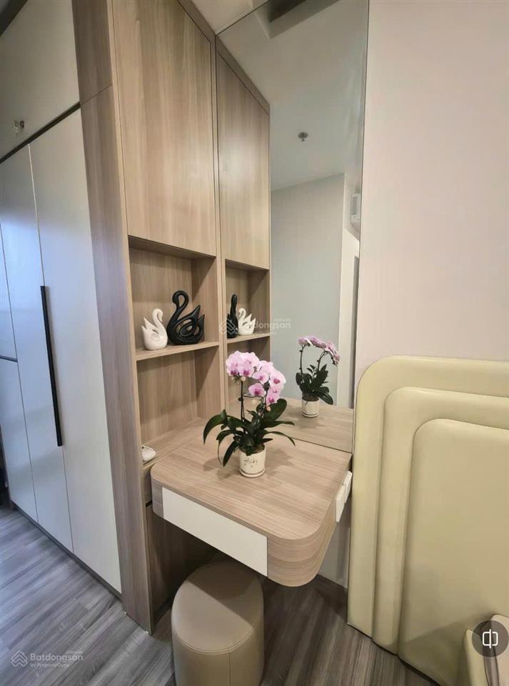 Gia đình bán căn 2pn view đảo sky forest residences ecopark  nội thất mới đẹp. sđt 0981 152 ***