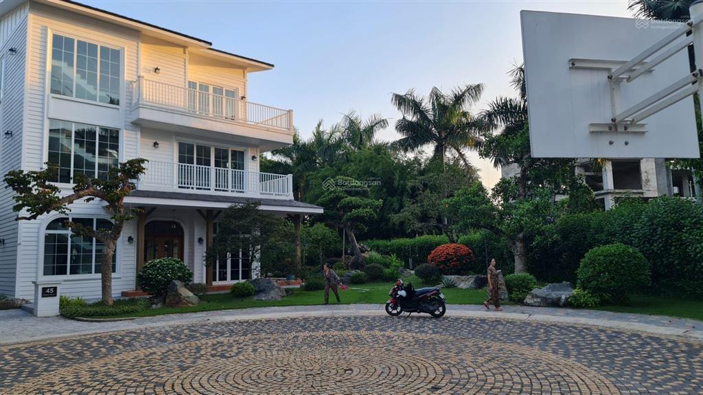 Chính chủ bán biệt thự song lập 1c thung lũng mùa xuân  s 245m2  dtxd ~300m2. sđt 0918 114 ***