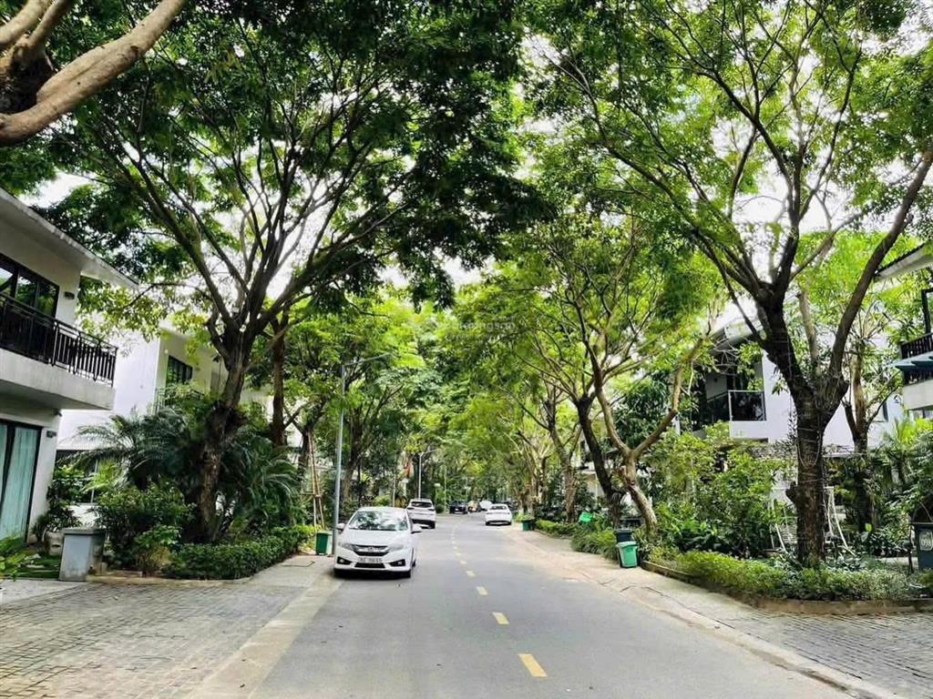 Chính chủ bán biệt thự thô gđ2 ecopark. 189m2 nhà vị trí đẹp. sdt 0918 114 ***