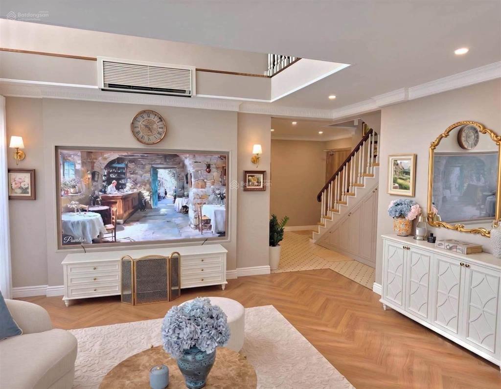 Duplex sân vườn landmark ecopark  full nội thất + khoáng lên tận nhà. sdt 0918 114 ***