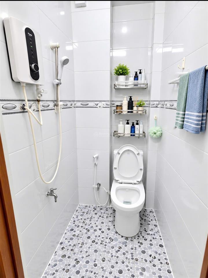Chủ nhà dời đi nên cần tìm chủ mới cho ngôi nhà xây dựng tâm huyết để ở, sát bên trường bình tây q6