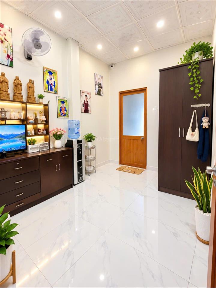 Chủ nhà dời đi nên cần tìm chủ mới cho ngôi nhà xây dựng tâm huyết để ở, sát bên trường bình tây q6