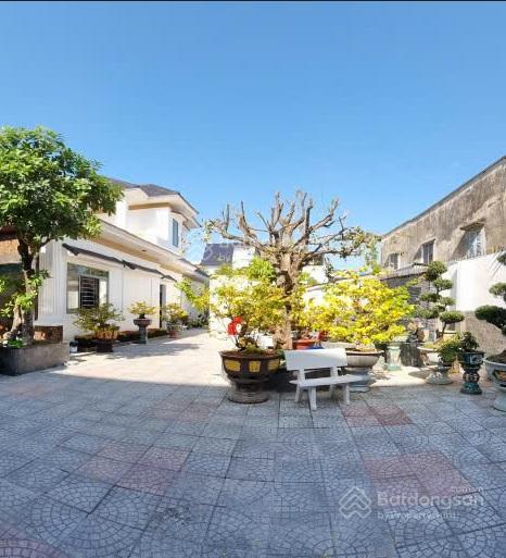 Biệt thự trung tâm tp long xuyên  diện tích lớn 750m2