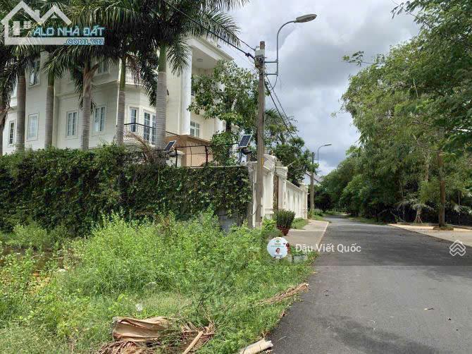 Chính chủ gửi bán lô đất biệt thự dự án bách khoa, p. phú hữu, tp thủ đức, dt 18x21m, sổ đỏ, đg 12m