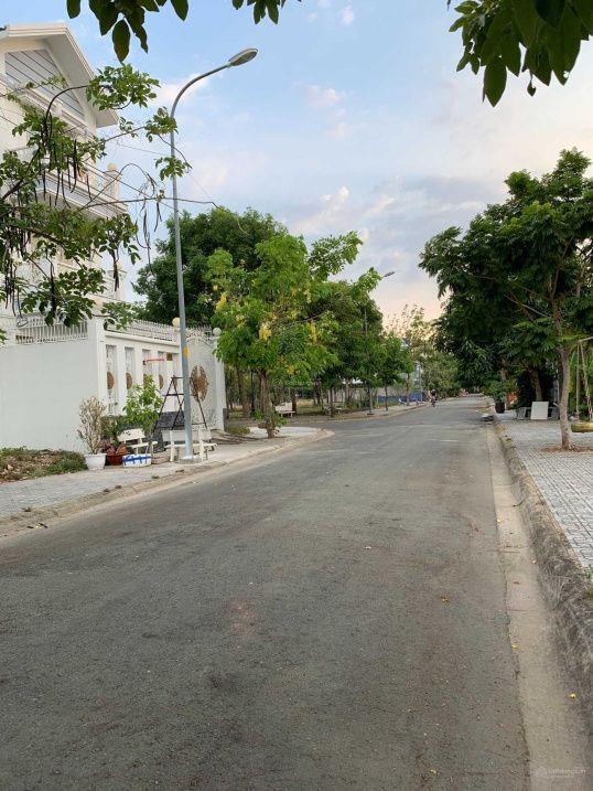 Bán lô nhà phố Hưng Phú 2 Quận 9, Lô D, đường 15m, dt 6x22m, giá 11 tỷ, hướng tây bắc 