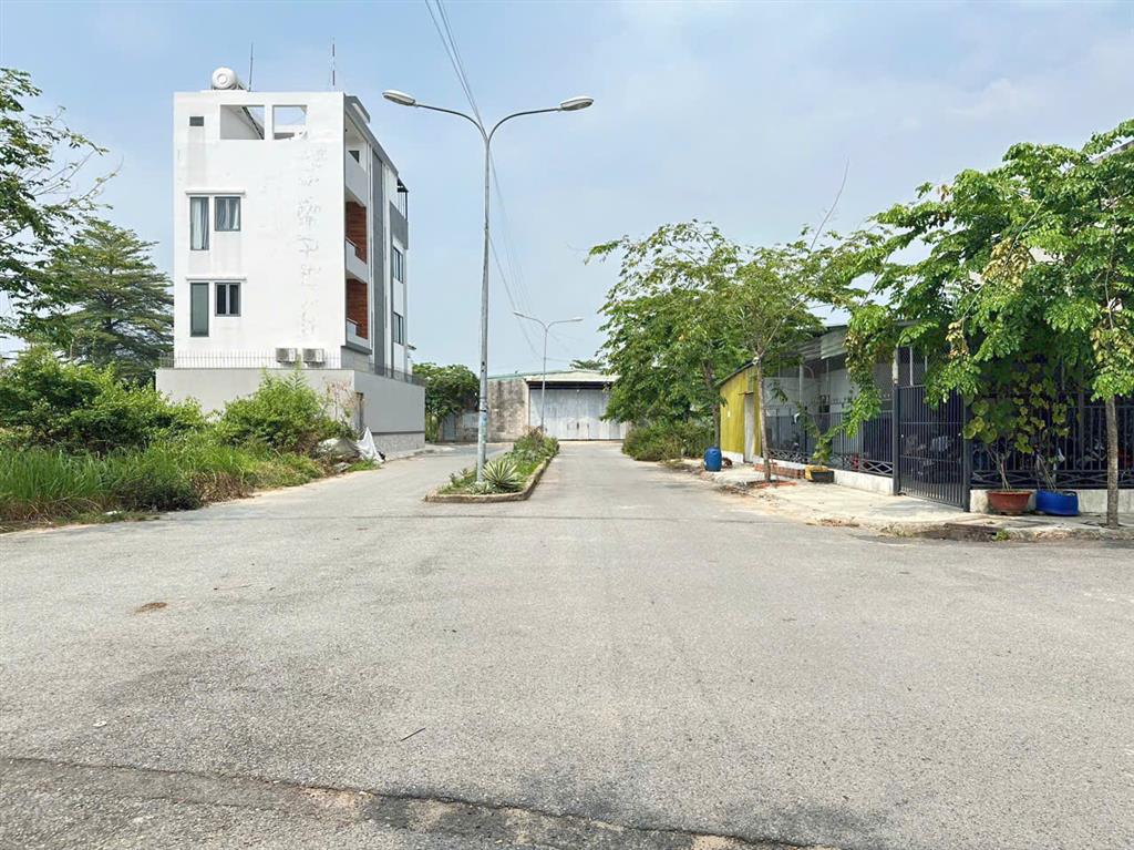 Bán nhà biệt thự hẻm 68 bưng ông thoàn, phường phú hữu, quận 9, vị trí đẹp, dt 8x20m