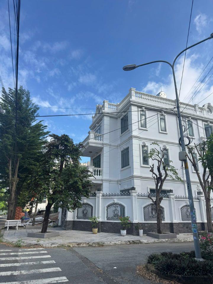 Bán căn góc 2 mặt tiền khu dân cư Thời báo kinh tế Q9. Vị trí đẹp, giá 18,2 tỷ