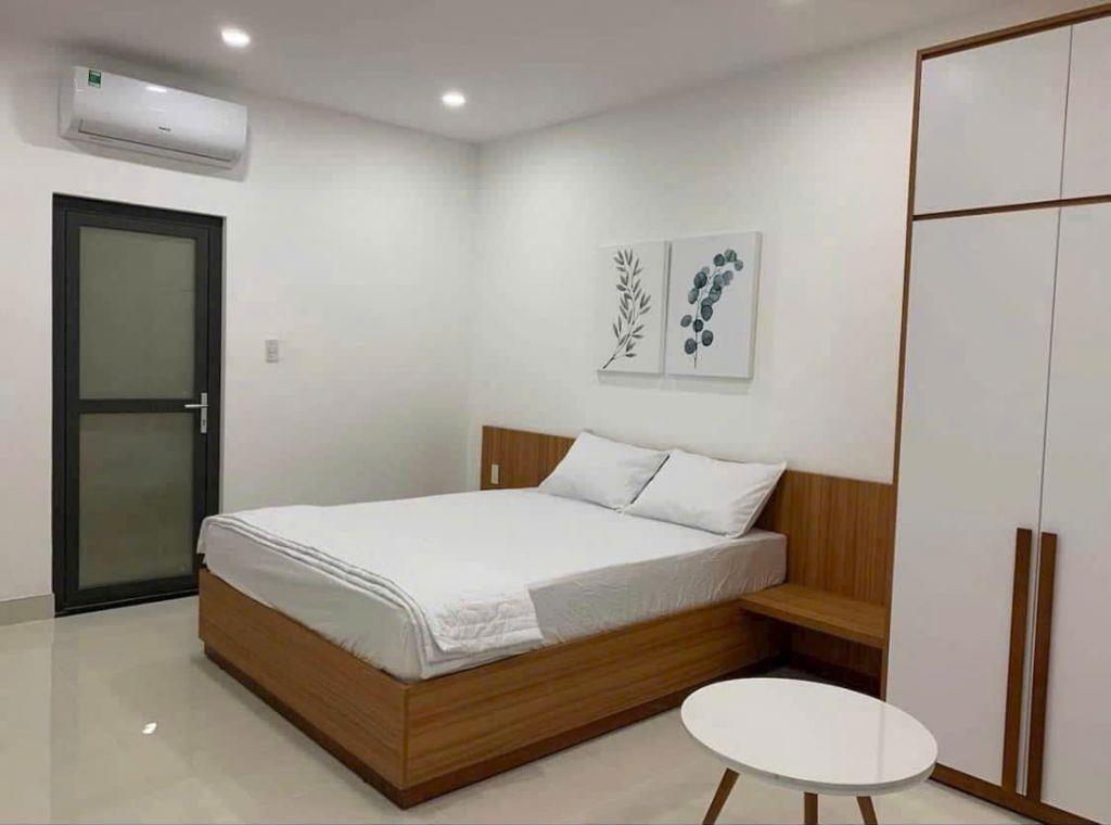 Cần bán căn nhà Vip Kinh doanh mặt tiền đường Liên Phường, dt 8x22m, giá 46 tỷ, một trệt + 5 lầu, hơn 800m2 dt sàn