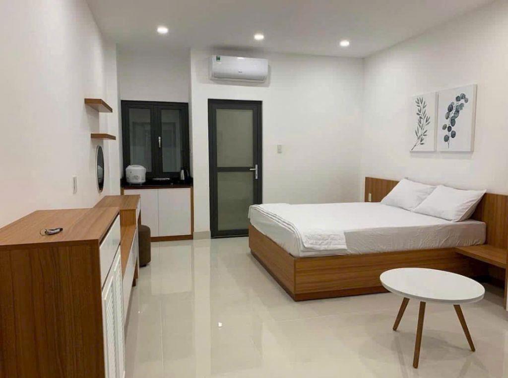 Cần bán căn nhà Vip Kinh doanh mặt tiền đường Liên Phường, dt 8x22m, giá 46 tỷ, một trệt + 5 lầu, hơn 800m2 dt sàn