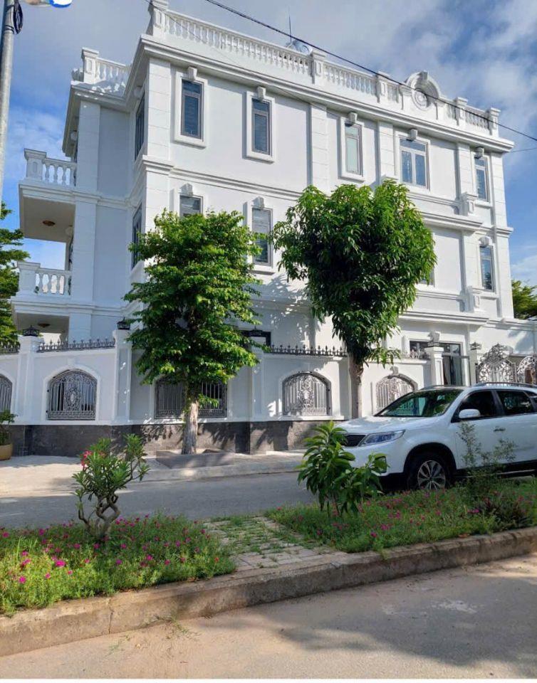 Bán nhà vị trí đẹp KDC đường Bưng Ông Thoàn, nhà mới - hoàn công - full nội thất