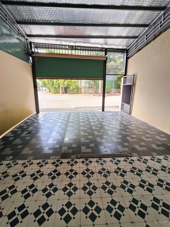 Nhà mới sơn sửa  mặt tiền đường xe tải  linh xuân  0909 714 ***