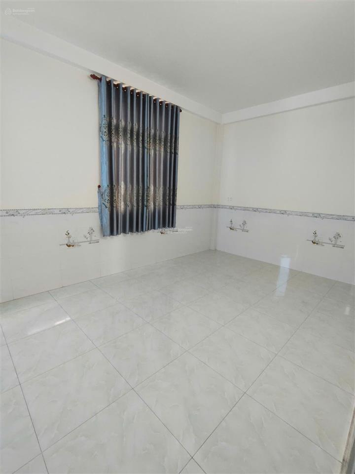 Căn góc 1 mặt tiền, sân đậu ô tô, 1 trệt 2 lầu 4pn 3wc, sẵn 2 máy lạnh
