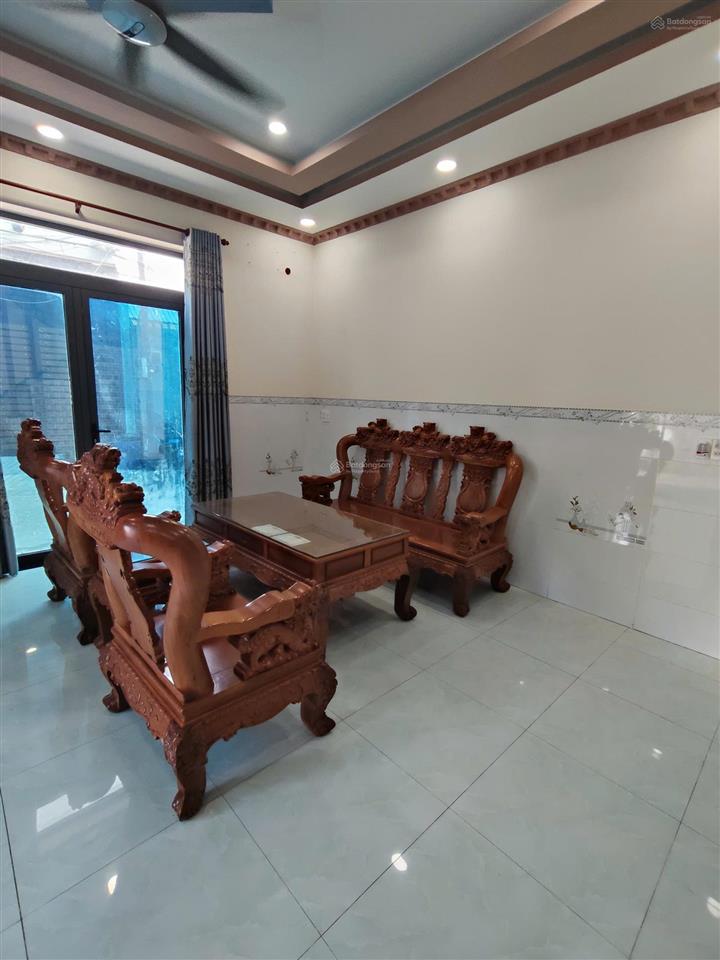 Căn góc 1 mặt tiền, sân đậu ô tô, 1 trệt 2 lầu 4pn 3wc, sẵn 2 máy lạnh