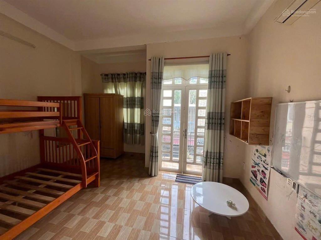 Nhà hẻm xe tải  1 trệt 1 lầu sân thượng  2pn 2wc sẵn nội thất  linh xuân  9tr