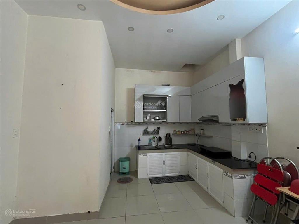 Nhà hẻm xe tải  1 trệt 1 lầu sân thượng  2pn 2wc sẵn nội thất  linh xuân  9tr