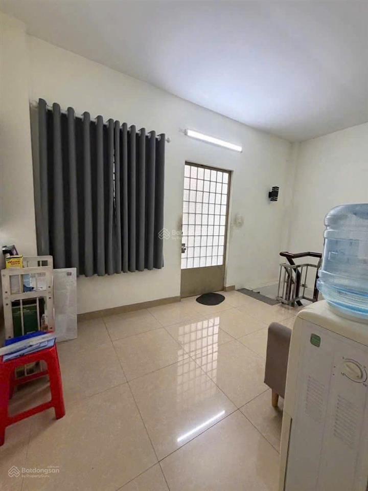 Cho thuê nhà ngay vincom, 7x10 1 trệt 1 lầu, 2pn 2wc có máy lạnh