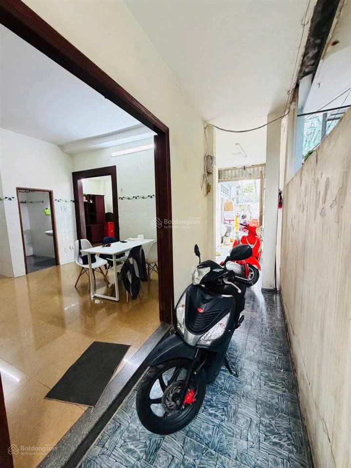 Cho thuê nhà ngay vincom, 7x10 1 trệt 1 lầu, 2pn 2wc có máy lạnh