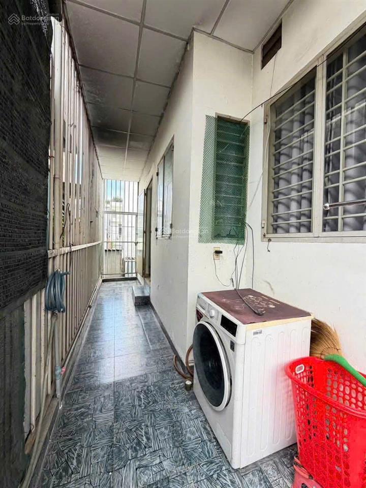 Cho thuê nhà ngay vincom, 7x10 1 trệt 1 lầu, 2pn 2wc có máy lạnh