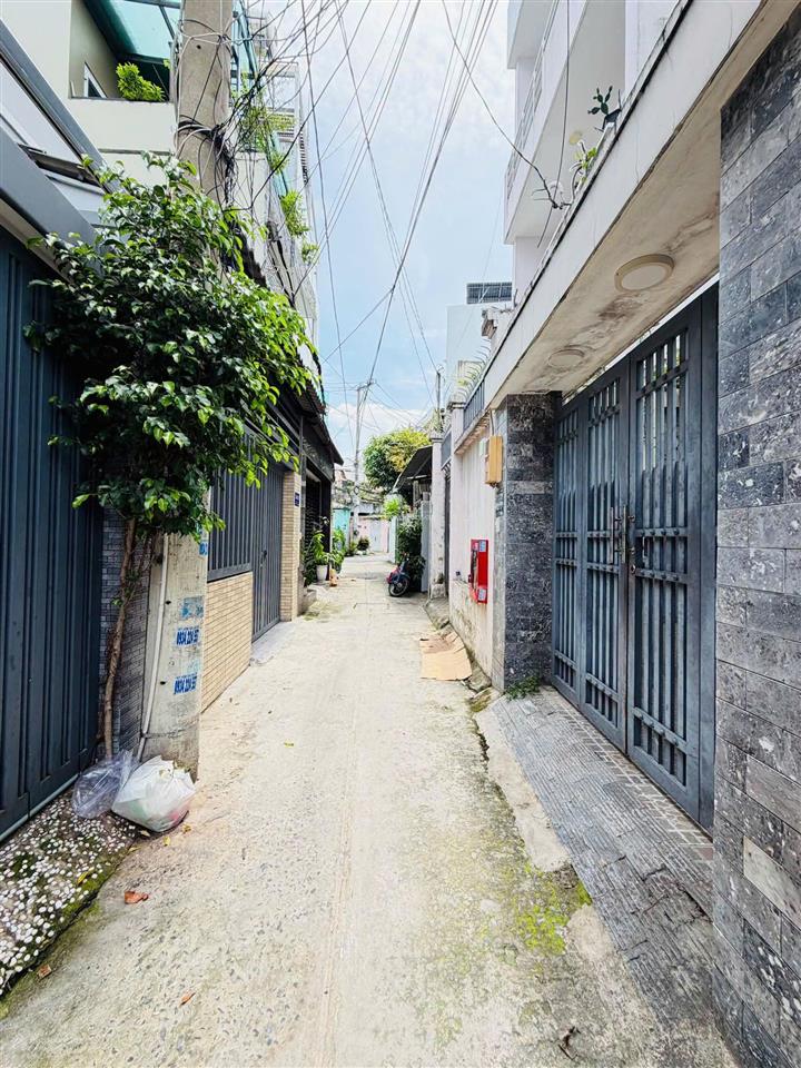 Cho thuê nhà ngay vincom, 7x10 1 trệt 1 lầu, 2pn 2wc có máy lạnh