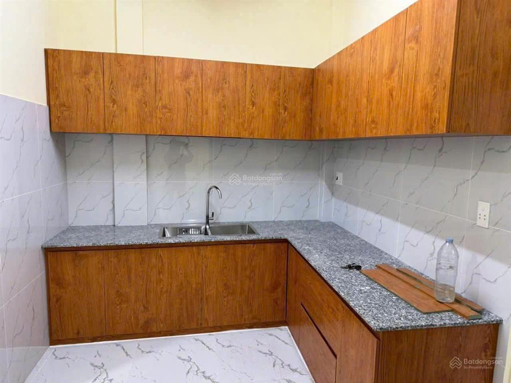 Nhà sân đậu oto thoải mái, 2pn to bự gần chung cư đạt gia