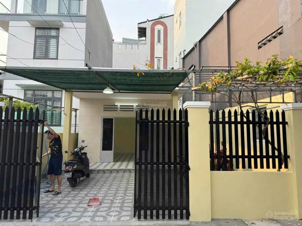 Nhà sân đậu oto thoải mái, 2pn to bự gần chung cư đạt gia