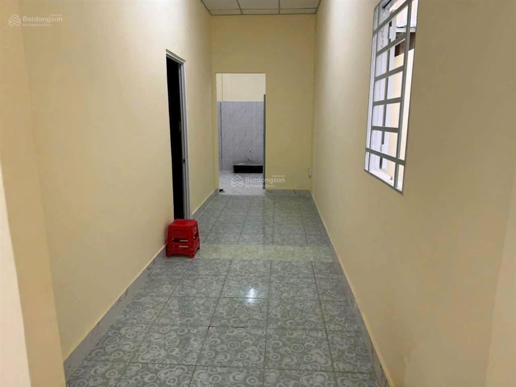 Nhà sân đậu oto thoải mái, 2pn to bự gần chung cư đạt gia