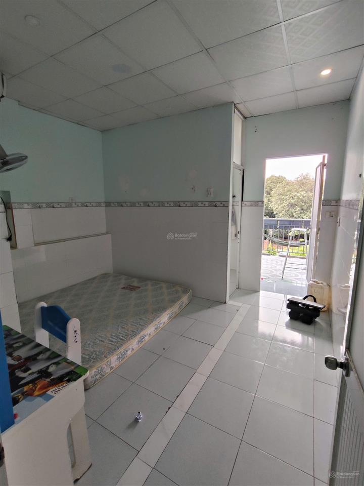 Nhà 1 trệt 1 lầu, 2pn 2wc, sẵn nội thất. gần làng đại học thủ đức