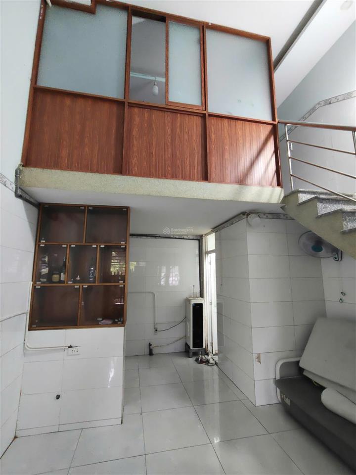 Nhà 1 trệt 1 lầu, 2pn 2wc, sẵn nội thất. gần làng đại học thủ đức