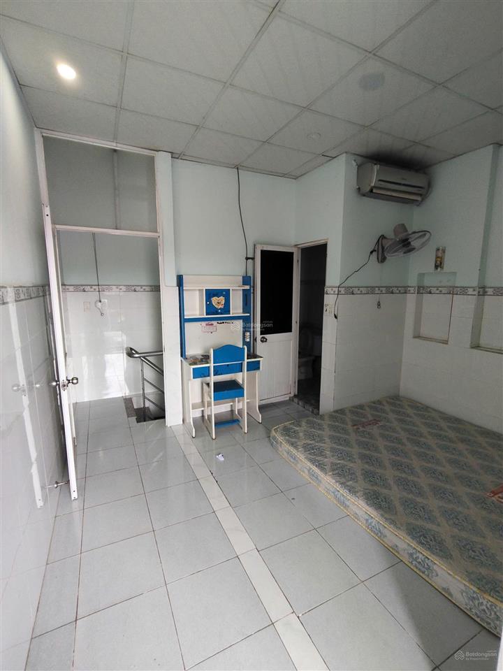 Nhà 1 trệt 1 lầu, 2pn 2wc, sẵn nội thất. gần làng đại học thủ đức