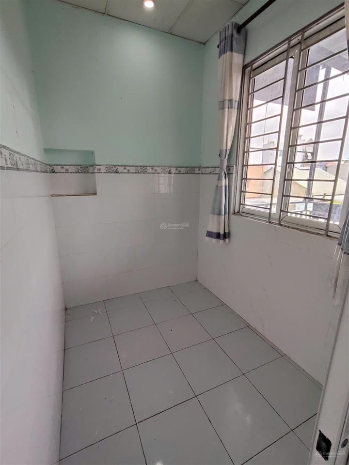 Nhà 1 trệt 1 lầu, 2pn 2wc, sẵn nội thất. gần làng đại học thủ đức