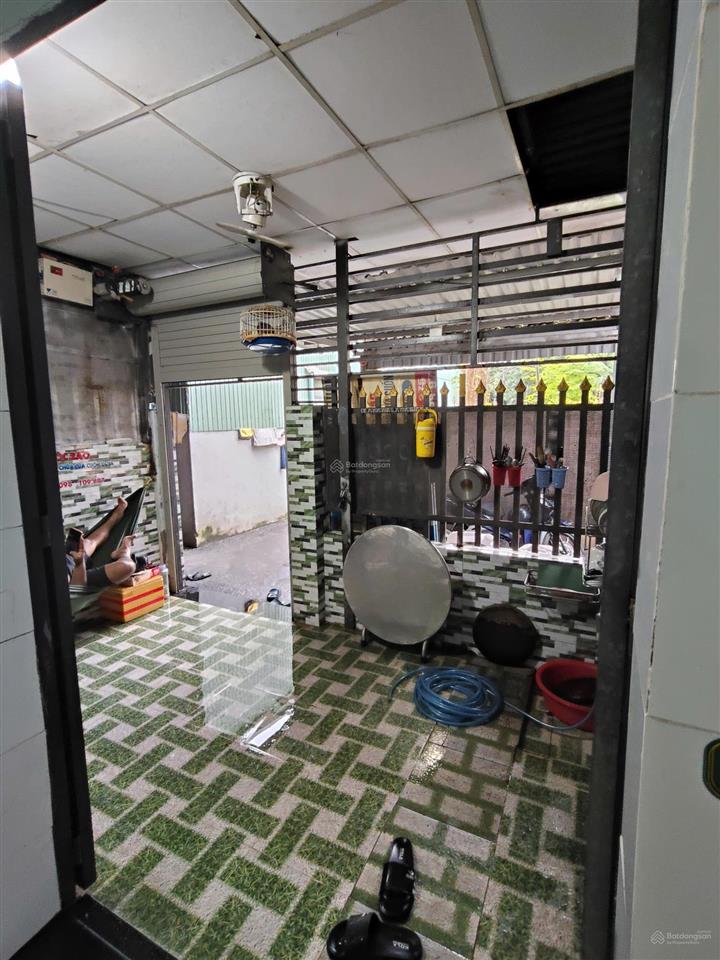 Nhà 1 trệt 1 lầu, 2pn 2wc, sẵn nội thất. gần làng đại học thủ đức
