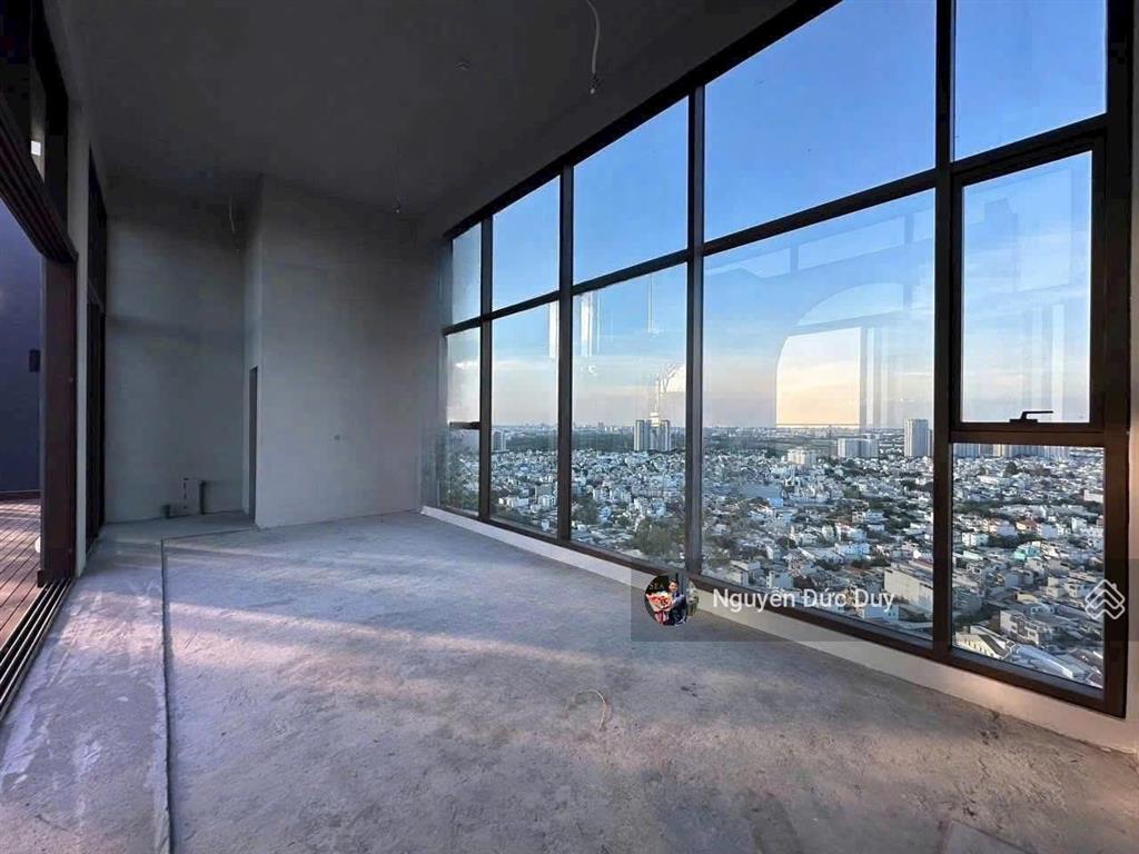 Đức duy define  bán penthouse 570m2 có 2 thang máy riêng, 2 hồ bơi riêng