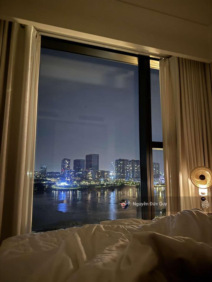 Giá 85tr/tháng căn 2pn  2wc góc lầu cao 93m2 full nội thất view trực diện cầu ba son, pháo hoa