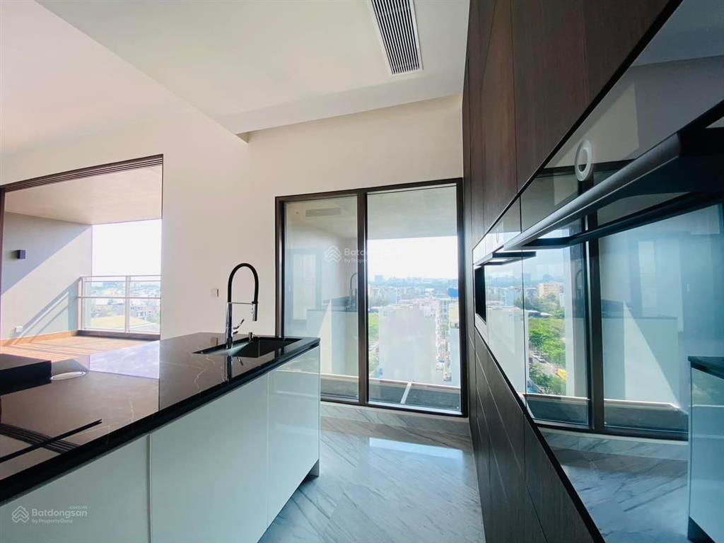 Tầng cao define  căn 03 phòng ngủ 220.8m2 sân vườn riêng trên cao. giá 39,8tỷ  0931 356 ***