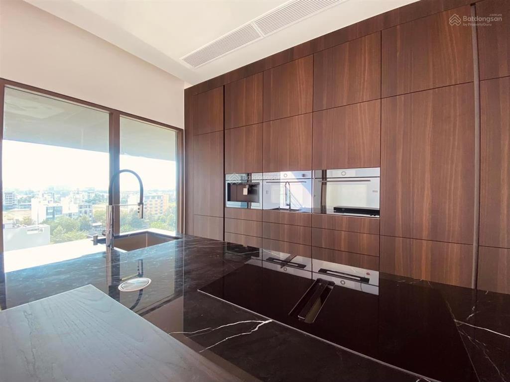 Tầng cao define  căn 03 phòng ngủ 220.8m2 sân vườn riêng trên cao. giá 39,8tỷ  0931 356 ***