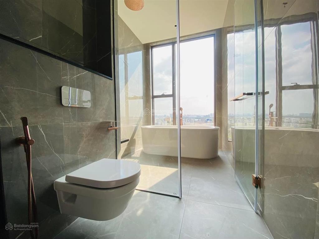 Tầng cao define  căn 03 phòng ngủ 220.8m2 sân vườn riêng trên cao. giá 39,8tỷ  0931 356 ***