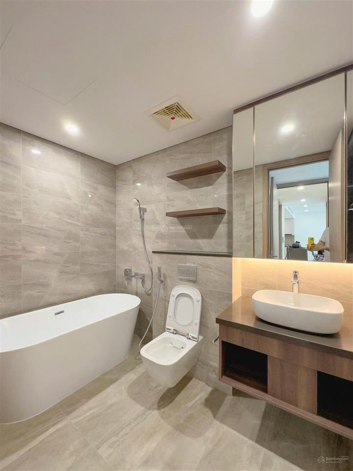 Giá tốt! bán 02 phòng ngủ thaodien green, mã căn 09 dt 84m2, view lm81, giá 16 tỷ.  0931 356 ***