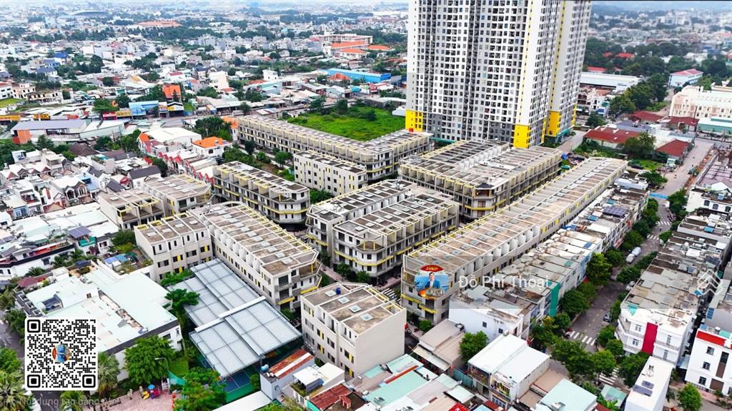 Bán nhà phố thương mại 1 trệt 2 lầu 1 sân thượng. ngay làng đh qg tphcm, cạnh trung tâm thương mại