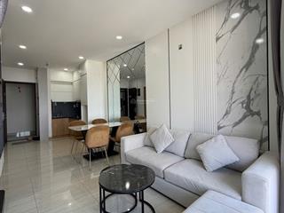 Chính chủ gửi bán căn 2pn2wc full nội thất cao cấp  tầng trung view land mark81. nhà sẳn sổ hồng